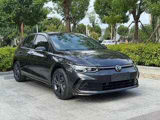 2022 Volkswagen Golf VIII, чёрный, 1950000 рублей, вид 2