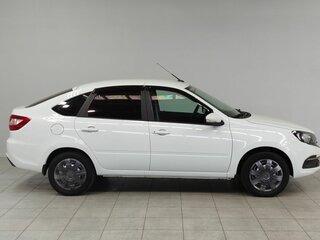 2023 Lada (ВАЗ) Granta I Рестайлинг, белый, 767000 рублей, вид 4