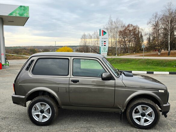 2025 Lada (ВАЗ) Niva Legend I, коричневый, 930000 рублей - вид 6