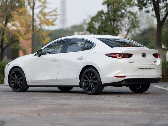 2022 Mazda 3 Axela IV (BP), белый, 1875000 рублей - вид 3