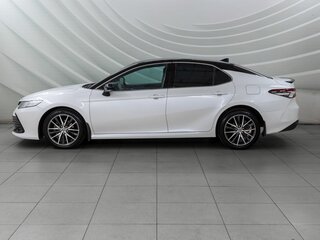2021 Toyota Camry VIII (XV70) Рестайлинг, белый, 2998000 рублей, вид 4