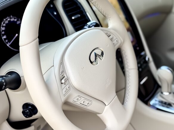 2011 Infiniti EX25 I (J50), белый, 1800000 рублей - вид 25
