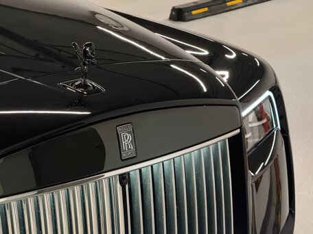 2026 Rolls-Royce Cullinan Black Badge I Рестайлинг (Series II), чёрный, 65000000 рублей, вид 3