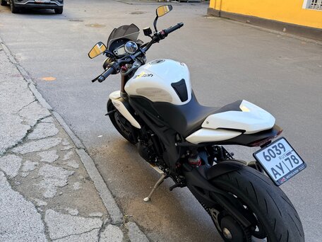 2013 Triumph Speed Triple, белый, 478000 рублей, вид 4