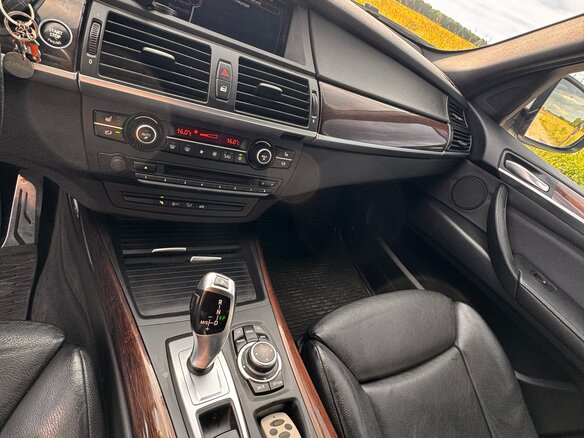 2011 BMW X5 30d II (E70) Рестайлинг, белый, 1999999 рублей - вид 24