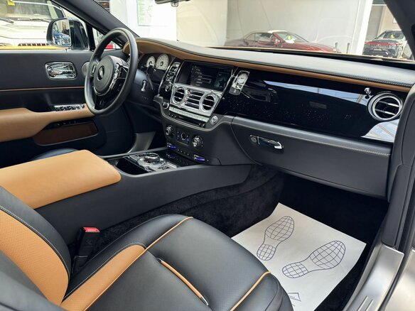 2017 Rolls-Royce Wraith, чёрный, 25790000 рублей - вид 31