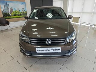 2015 Volkswagen Polo V Рестайлинг, коричневый, 835000 рублей, вид 2