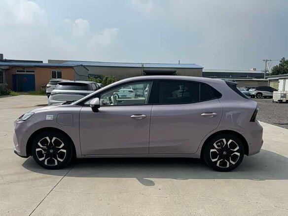 2026 MG 4 EV 53.95 kWh II, бежевый, 1870000 рублей - вид 6