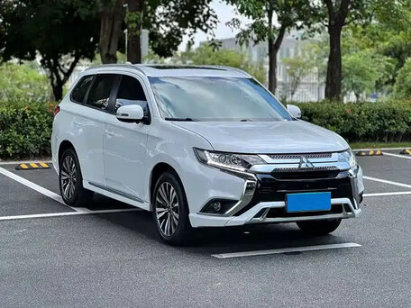 2022 Mitsubishi Outlander III Рестайлинг 3, белый, 2100000 рублей, вид 1