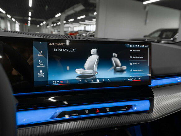 2024 BMW 5 серии 530i xDrive VIII (G60/G61/G68), синий, 8500000 рублей - вид 28