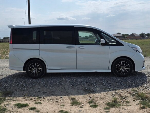 2015 Honda Stepwgn Spada V, белый, 1926000 рублей - вид 2