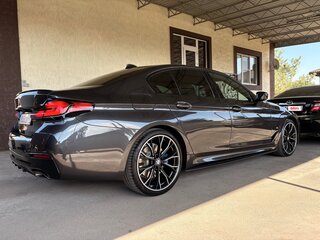 2021 BMW 5 серии 530i xDrive VII (G30/G31/G38) Рестайлинг, серый, 4150000 рублей, вид 2