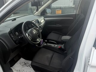 2012 Mitsubishi Outlander III, белый, 1600000 рублей, вид 3