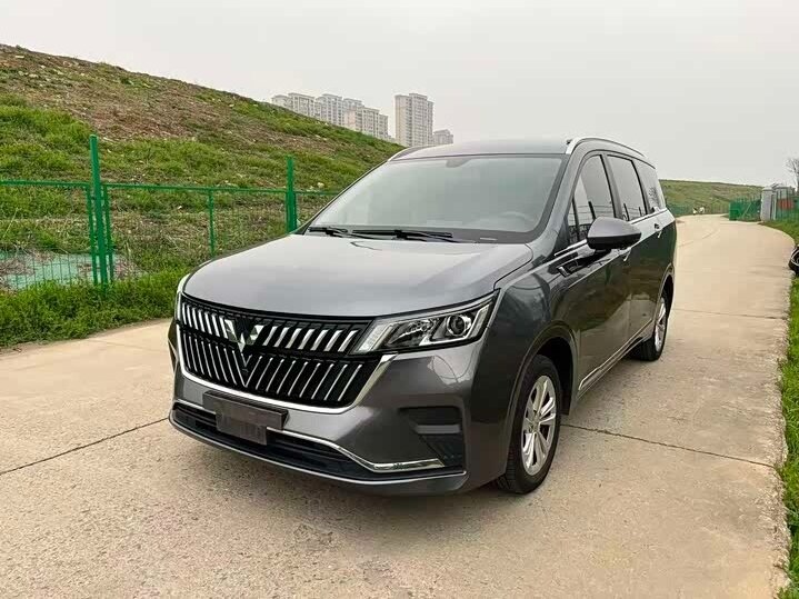 Открыть фотографии: Wuling Jiachen