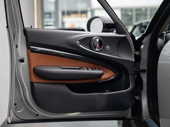 2023 Mini Clubman Cooper II Рестайлинг, серый, 3040000 рублей - вид 8