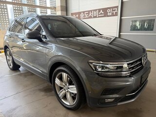 2020 Volkswagen Tiguan II, серебристый, 2359099 рублей, вид 2