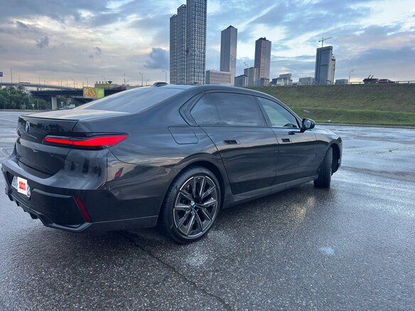 2022 BMW 7 серии 740d xDrive VII (G70), чёрный, 10300000 рублей - вид 12