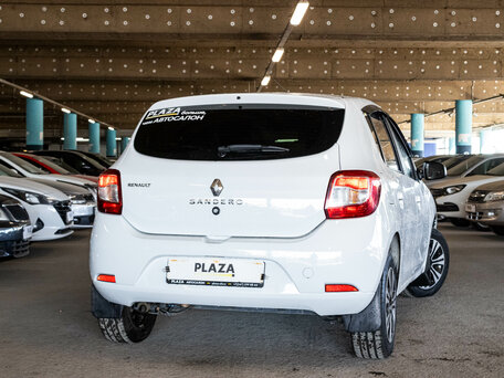 2017 Renault Sandero II, белый, 1050000 рублей, вид 3