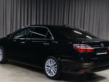 2017 Toyota Camry VII (XV50) Рестайлинг 2, чёрный, 1799000 рублей, вид 4