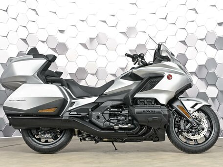 2025 Honda GL 1800 Gold Wing, серебристый, 3649000 рублей, вид 3