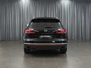 2022 Volkswagen Touareg III, чёрный, 6375000 рублей, вид 4