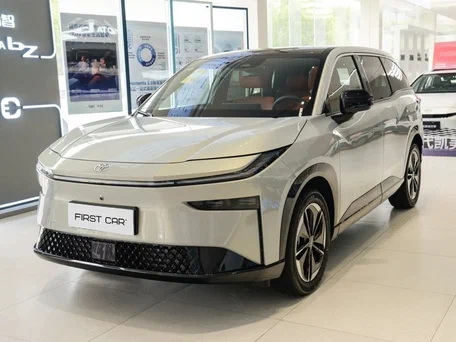 2026 Toyota bZ3X 50 kWh, серебристый, 2635000 рублей, вид 1
