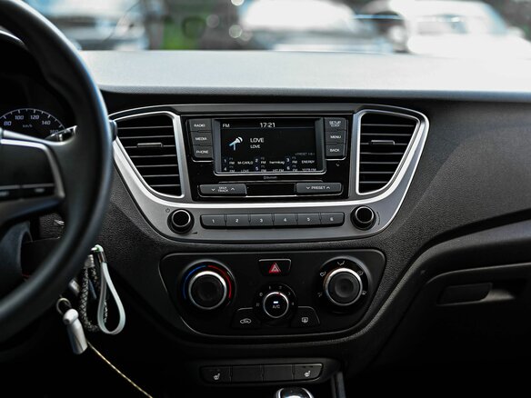 2020 Hyundai Solaris II Рестайлинг, серый, 1381000 рублей - вид 6