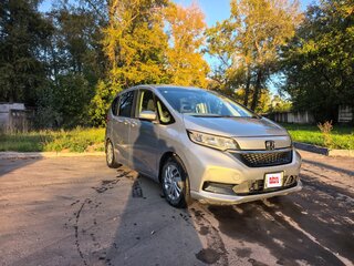 2020 Honda Freed II Рестайлинг, серебристый, 1670000 рублей, вид 2
