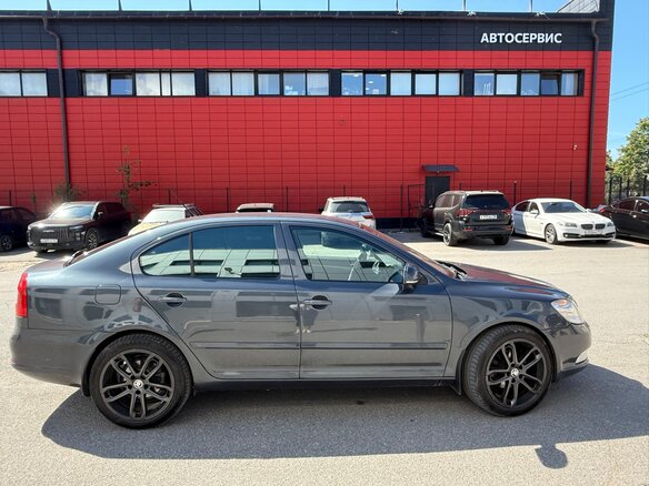 2010 Skoda Octavia DSG7 II (A5) Рестайлинг, серый, 790000 рублей - вид 3
