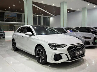 2023 Audi A3 Sportback 35 TFSI IV (8Y), белый, 1650000 рублей, вид 5