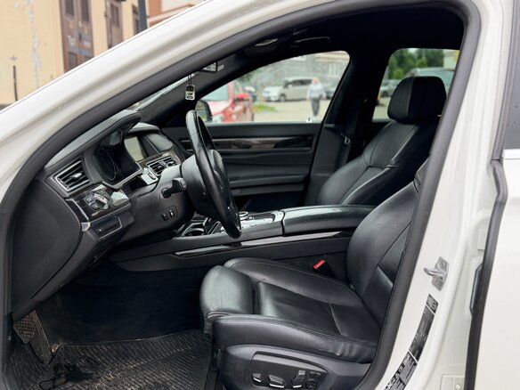 2013 BMW 7 серии 740d xDrive V (F01/F02/F04) Рестайлинг, белый, 2088000 рублей - вид 15