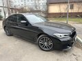 2020 BMW 5 серии 520d xDrive VII (G30/G31/G38) Рестайлинг, чёрный, 3940000 рублей - вид 3