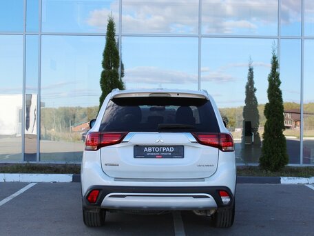 2019 Mitsubishi Outlander III Рестайлинг 3, белый, 1790000 рублей, вид 5