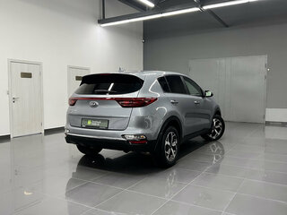 2019 Kia Sportage IV Рестайлинг, серебристый, 2040000 рублей, вид 2