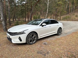 2021 Kia K5 III, белый, 2400000 рублей, вид 1