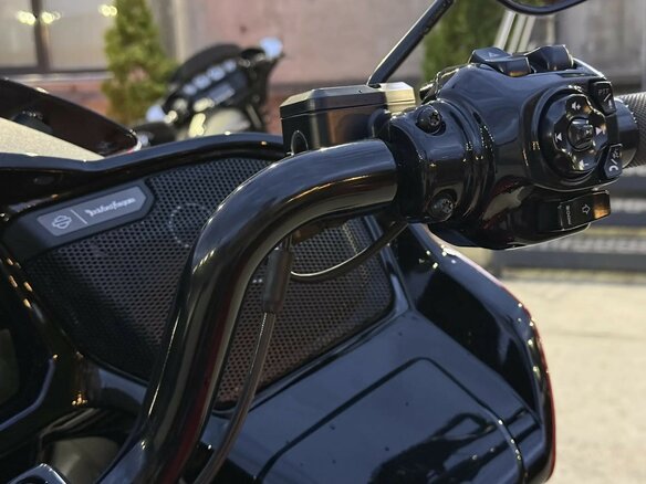 2025 Harley-Davidson CVO Road Glide ST, красный, 5150000 рублей - вид 11