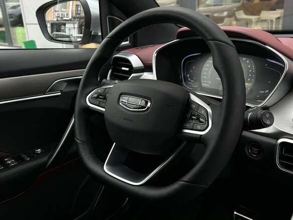 2021 Geely Coolray I, серебристый, 1690000 рублей - вид 24