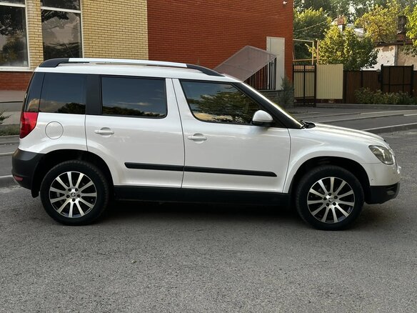 2013 Skoda Yeti I, белый - вид 2