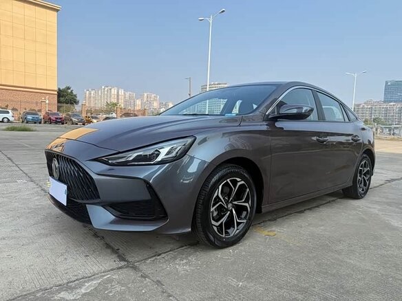 2023 MG 5 II, серебристый, 890000 рублей