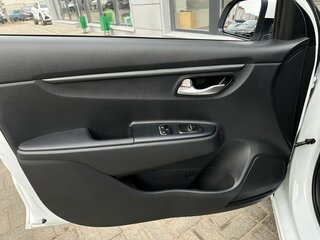 2020 Kia Rio IV Рестайлинг, белый, 1299000 рублей, вид 5