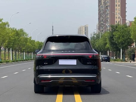 2025 Aito M8 53.4 kWh, чёрный, 7609331 рублей, вид 5