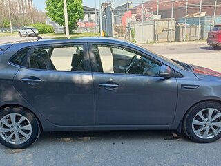 2014 Kia Rio 6-speed III, серый, 900000 рублей, вид 2