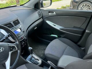 2013 Hyundai Solaris I, серый, 780000 рублей, вид 5
