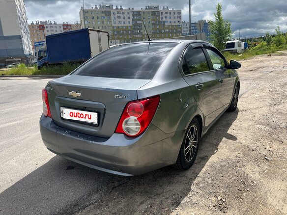 2013 Chevrolet Aveo II, серый, 400000 рублей - вид 2