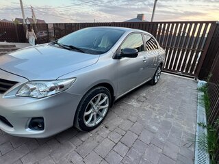 2013 Toyota Corolla X (E140, E150) Рестайлинг, серебристый, 1500000 рублей, вид 2