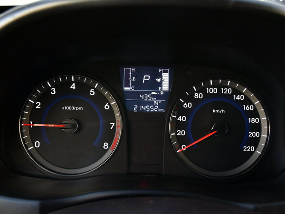 2014 Hyundai Solaris I Рестайлинг, серый, 750000 рублей - вид 11