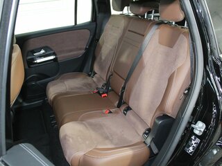 2025 Mercedes-Benz GLB 250 I (X247) Рестайлинг, чёрный, 6957000 рублей, вид 3