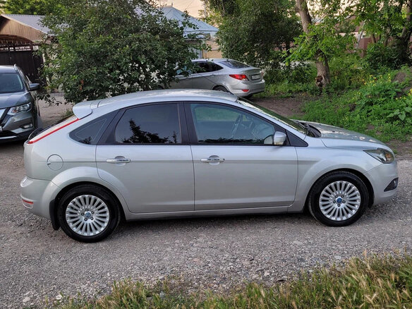 2011 Ford Focus II Рестайлинг, серебристый, 580000 рублей - вид 3