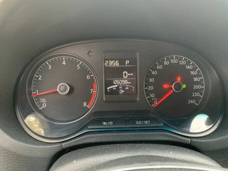2015 Volkswagen Polo V Рестайлинг, серебристый, 841000 рублей, вид 4