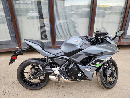 2018 Kawasaki Ninja 650, серый, 650000 рублей, вид 2